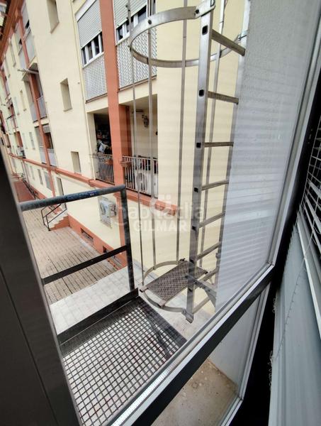 Foto f71d381b-5572-4a47-985a-e491620adfc3. Location local commercial avec chauffage dans colores - entreparques Sevilla