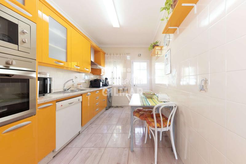 Foto 073f8b24-a634-4458-a07f-a395d2c732e4. Chalet con riscaldamento parcheggio piscina in Oromana Alcalá de Guadaira