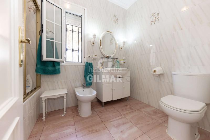 Foto 0fd57b0c-34d6-47e7-8382-c2296119663a. Chalet con riscaldamento parcheggio piscina in Oromana Alcalá de Guadaira