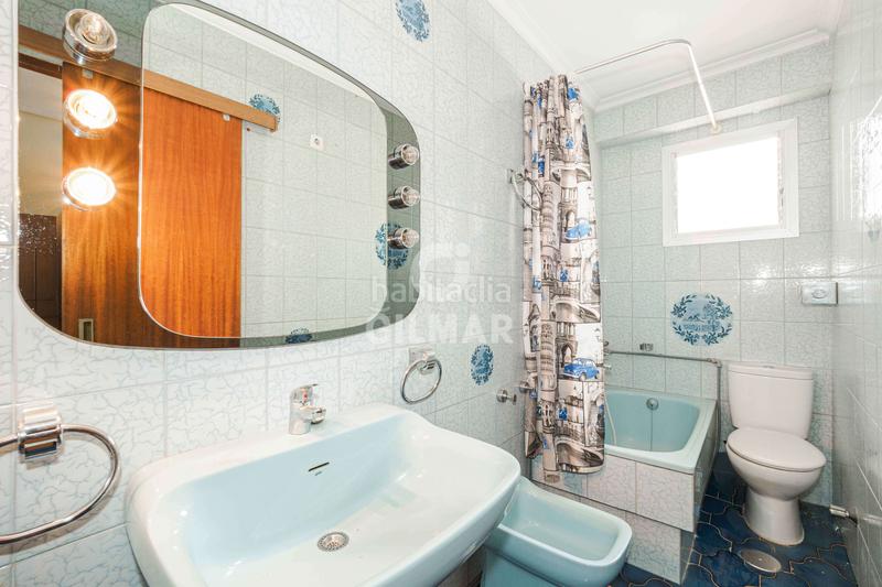 Foto 1239db74-22ef-471d-8418-6145ab064006. Piso se vende piso en la avenida de la cruz del campo, situado en una segunda planta sin ascensor. la vivienda se caracteriza por su am en Sevilla
