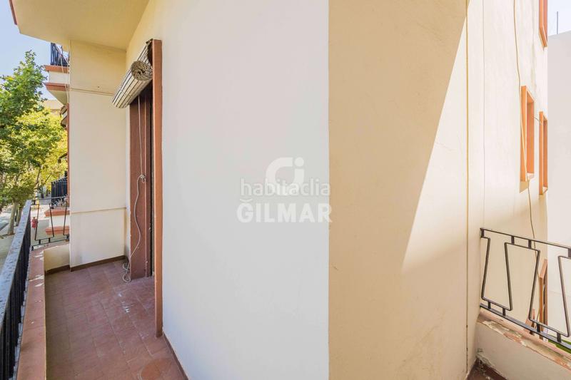 Foto 32339d3e-d380-4cb5-aa45-c186701f191e. Piso se vende piso en la avenida de la cruz del campo, situado en una segunda planta sin ascensor. la vivienda se caracteriza por su am en Sevilla