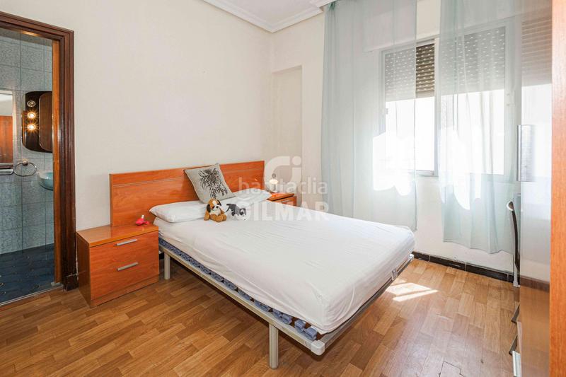 Foto 39fb83fc-6848-4171-bfc2-00f4e1069a43. Piso se vende piso en la avenida de la cruz del campo, situado en una segunda planta sin ascensor. la vivienda se caracteriza por su am en Sevilla