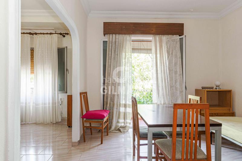 Foto 4fae4d5c-07b2-424b-b7f0-6a14eba36292. Piso se vende piso en la avenida de la cruz del campo, situado en una segunda planta sin ascensor. la vivienda se caracteriza por su am en Sevilla