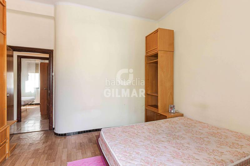 Foto 632983fa-c0ee-44cf-94fc-9456edda5b11. Piso se vende piso en la avenida de la cruz del campo, situado en una segunda planta sin ascensor. la vivienda se caracteriza por su am en Sevilla