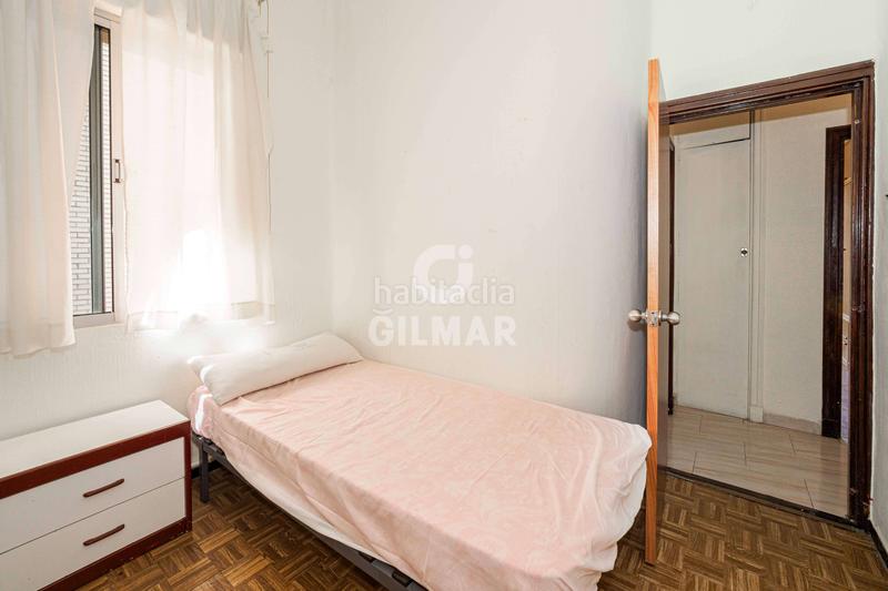 Foto 874ee1df-f700-484d-b78e-25cb12847770. Piso se vende piso en la avenida de la cruz del campo, situado en una segunda planta sin ascensor. la vivienda se caracteriza por su am en Sevilla