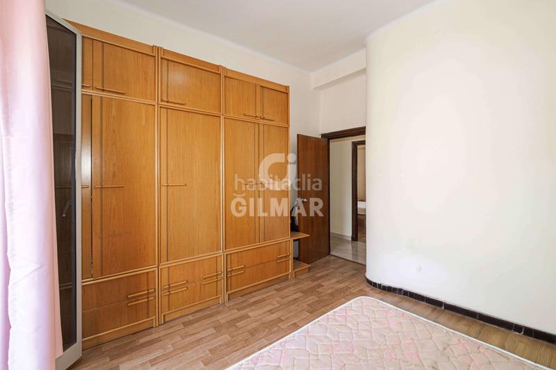 Foto 8bee427a-3cb0-4709-b93a-d645d9bf923b. Piso se vende piso en la avenida de la cruz del campo, situado en una segunda planta sin ascensor. la vivienda se caracteriza por su am en Sevilla