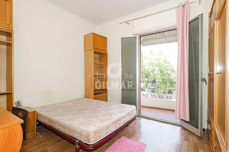 Foto ed594d4c-272d-4980-9fec-7f1bb28ce37b. Piso se vende piso en la avenida de la cruz del campo, situado en una segunda planta sin ascensor. la vivienda se caracteriza por su am en Sevilla