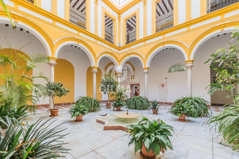 Foto 16605da2-28ec-4be5-b5d0-c7b98d1a982d. Piso esta vivienda singular, ubicada a escasos pasos de la emblemática plaza de la encarnación, cuenta con dos dormitorios y dos baños. en Sevilla