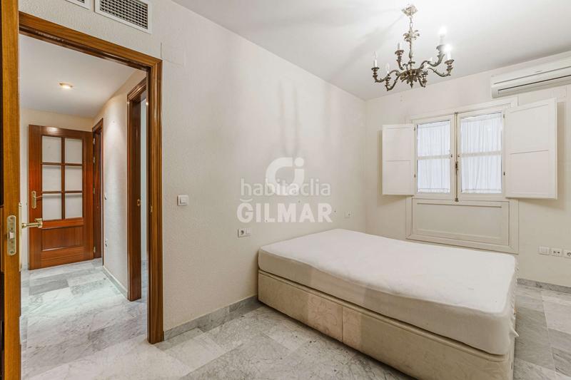 Foto 4b1a8fe2-1f8d-41e5-b3be-53d111028783. Piso esta vivienda singular, ubicada a escasos pasos de la emblemática plaza de la encarnación, cuenta con dos dormitorios y dos baños. en Sevilla