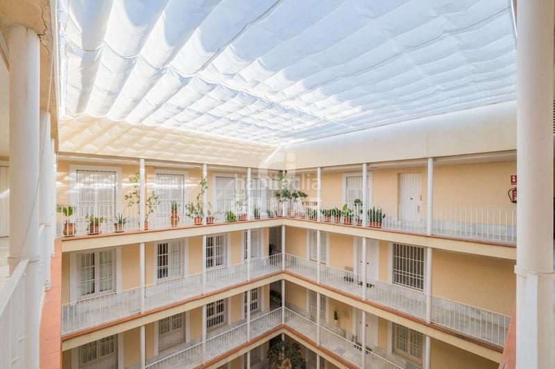 Foto 79975ba5-e79b-43fb-a9d9-143b0383df93. Piso esta vivienda singular, ubicada a escasos pasos de la emblemática plaza de la encarnación, cuenta con dos dormitorios y dos baños. en Sevilla