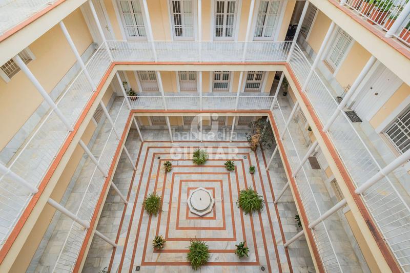 Foto 7f56a68c-cf3d-480a-9a12-bd14ec911c31. Piso esta vivienda singular, ubicada a escasos pasos de la emblemática plaza de la encarnación, cuenta con dos dormitorios y dos baños. en Sevilla