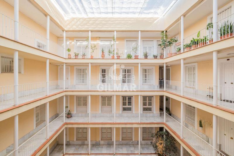 Foto a8c23ec3-69b1-4724-a871-e05309ef4c09. Piso esta vivienda singular, ubicada a escasos pasos de la emblemática plaza de la encarnación, cuenta con dos dormitorios y dos baños. en Sevilla