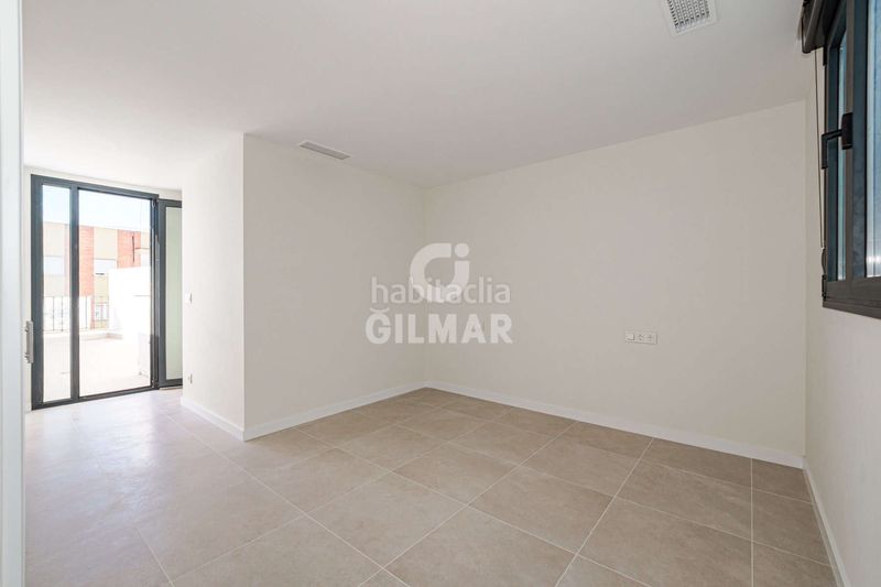 Foto aedcafc5-204c-4118-b8b9-838a36f2dcc7. Àtic amb calefacció aparcament piscina a Triana Este Sevilla