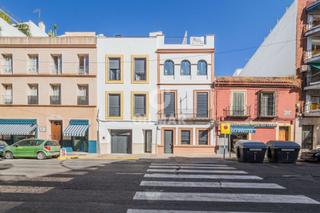 Attique à Triana Este. Presentamos magnífica oportunidad en el corazón de triana, este