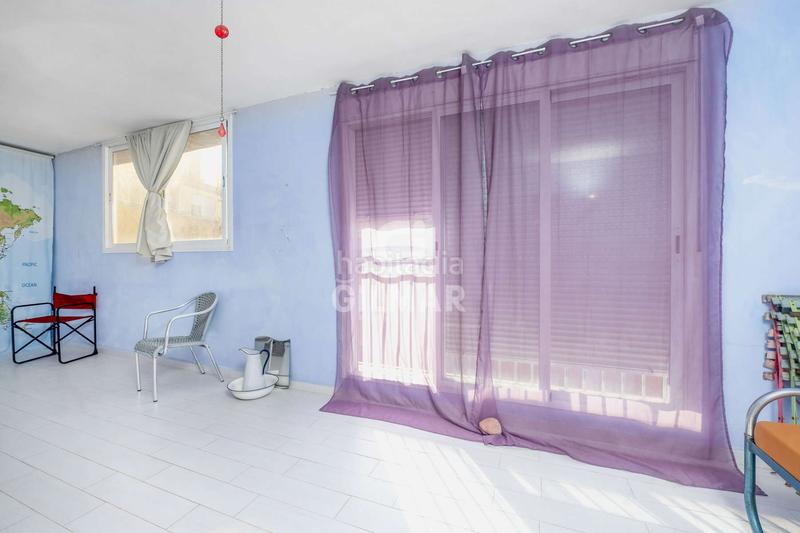 Foto 2fb4e349-db11-45c0-9791-73f3d64e4ea4. Dúplex descubre este dúplex ubicado en la codiciada zona de buhaira, . con una superficie construida de 94 m, esta vivienda com en Sevilla