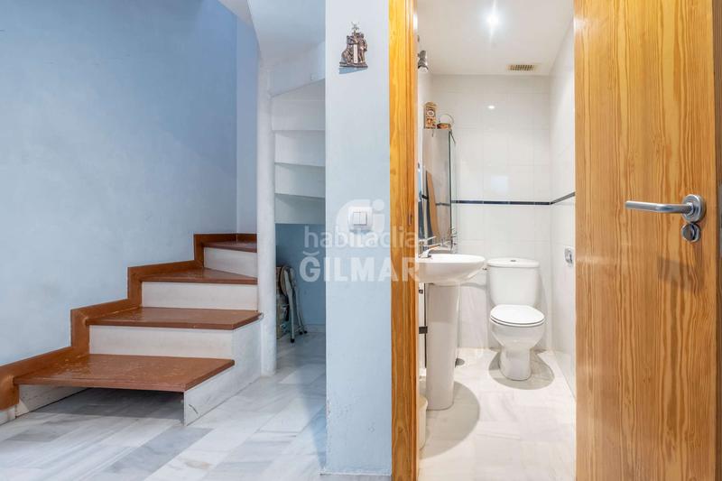 Foto 3a79545d-a541-43e9-986c-8fa3503dec8c. Dúplex descubre este dúplex ubicado en la codiciada zona de buhaira, . con una superficie construida de 94 m, esta vivienda com en Sevilla