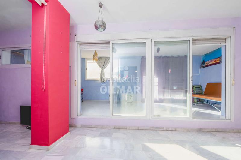 Foto 5d8c01a8-76f3-4abc-b327-d9de97de8ad6. Dúplex descubre este dúplex ubicado en la codiciada zona de buhaira, . con una superficie construida de 94 m, esta vivienda com en Sevilla