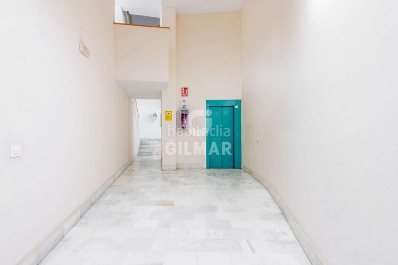 Foto b0ed4ad8-67a6-41a1-948e-07423ba15b1e. Dúplex descubre este dúplex ubicado en la codiciada zona de buhaira, . con una superficie construida de 94 m, esta vivienda com en Sevilla