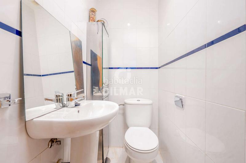 Foto e01de6fd-acda-4a81-ac2f-20b4611c75c5. Dúplex descubre este dúplex ubicado en la codiciada zona de buhaira, . con una superficie construida de 94 m, esta vivienda com en Sevilla