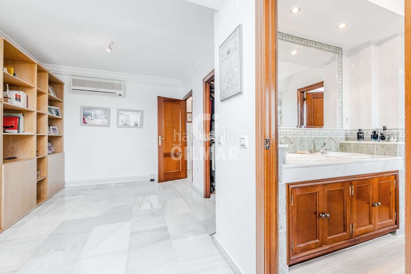 Foto 5658686f-e81b-4250-9969-dd0b63e43a74. Casa aparellada amb calefacció piscina a Gelves