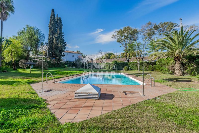 Foto 900b8f8d-a342-4227-bbbf-72041608f368. Casa aparellada amb calefacció piscina a Gelves