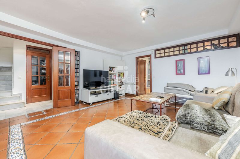 Foto fa33ae88-8fb6-429f-8621-c1fe9b48d918. Casa aparellada amb calefacció piscina a Gelves
