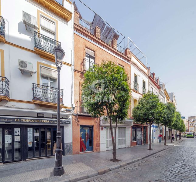 Foto 35e3ce04-f1a7-462d-9f2b-f55e9cc3df00. Casa aparellada amb calefacció a Feria Sevilla