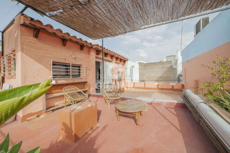 Foto 475d1ddd-9e37-407c-980b-4419b14f1a46. Casa aparellada amb calefacció a Feria Sevilla