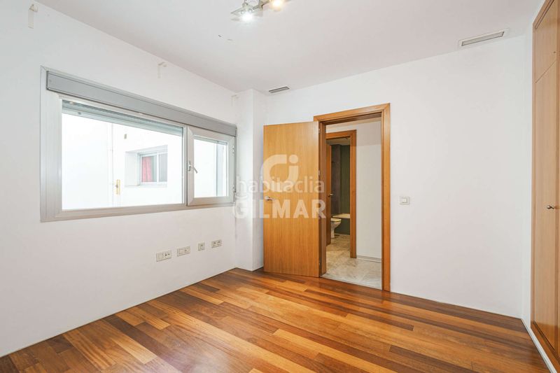 Foto 3ab91696-0634-4053-9650-ac78f6ce429e. Dúplex amb calefacció aparcament a Santa Catalina Sevilla