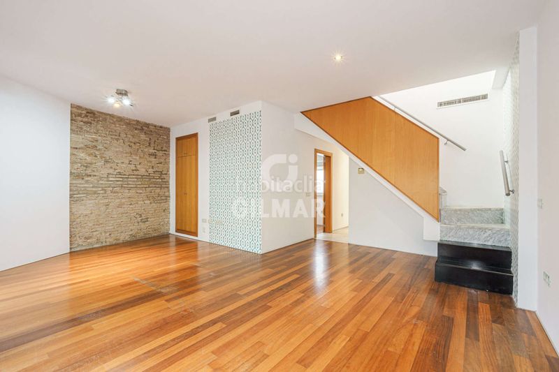 Foto dfa5c866-d3d0-4bfd-be8b-aba0368d932c. Dúplex amb calefacció aparcament a Santa Catalina Sevilla