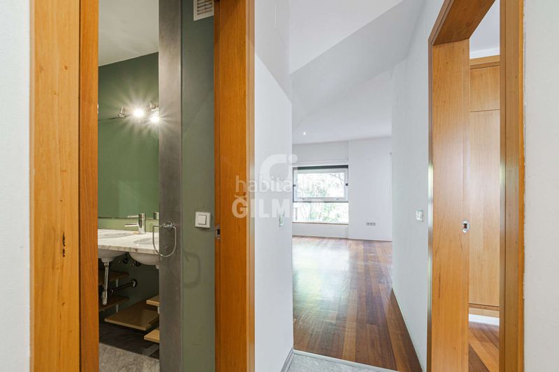 Foto e33412a6-86cb-473d-87ac-4278a783a2fb. Dúplex amb calefacció aparcament a Santa Catalina Sevilla