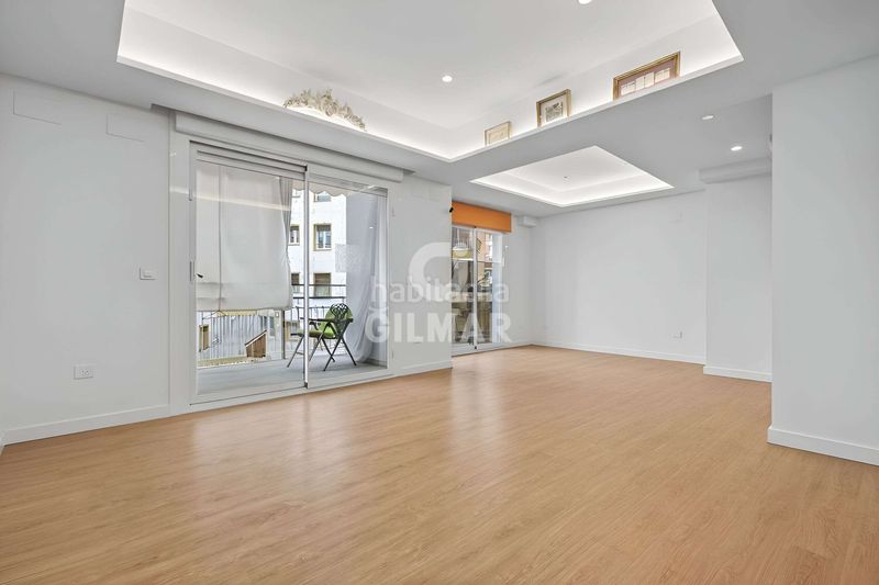 Foto 838f45c8-ec00-4d7d-8504-73aee3910132. Pis amb calefacció aparcament a Los Remedios Sevilla