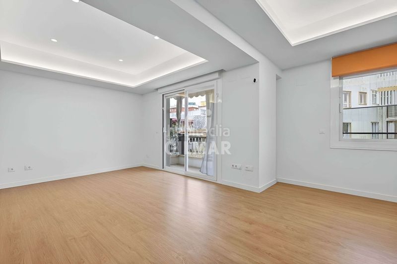 Foto ef1aa4ff-f760-47dd-ae2e-6bd510c63b3f. Pis amb calefacció aparcament a Los Remedios Sevilla