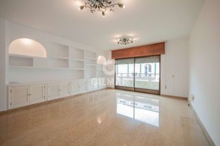Lloguer Pis a Triana Casco Antiguo. Presentamos este amplio piso de 180 m situado en el prestigioso