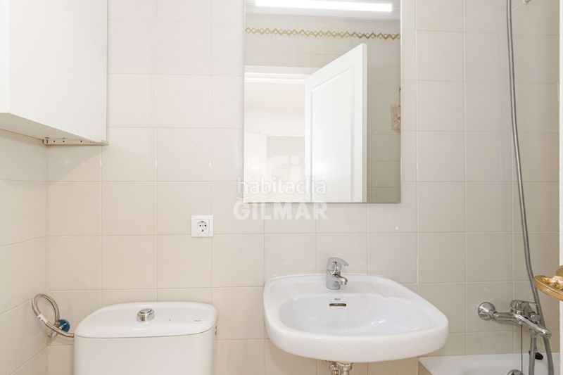 Foto 02148d86-9607-4e6a-b56d-c0e57d604666. Pis amb calefacció aparcament a Los Remedios Sevilla