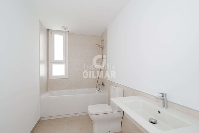 Foto 348023ac-86b0-4913-b69c-bccb8d728450. Àtic amb calefacció aparcament piscina a Barriada de Pineda Sevilla
