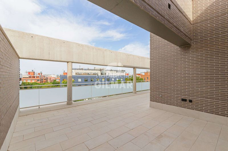 Foto bf52ce3b-d62a-4905-a345-44d90935c740. Àtic amb calefacció aparcament piscina a Barriada de Pineda Sevilla