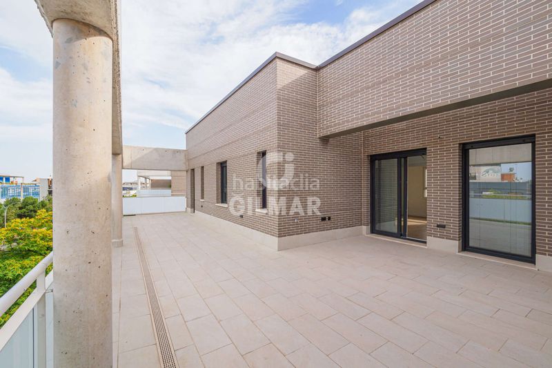 Foto fb4673d1-4617-4866-b97f-88540650c7e7. Àtic amb calefacció aparcament piscina a Barriada de Pineda Sevilla