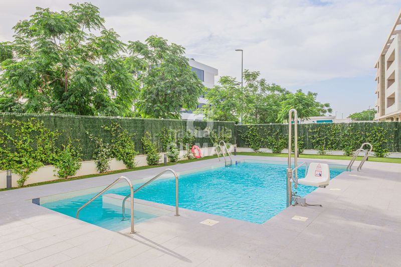 Foto 5a45f0bb-ace8-4432-8442-3ee554413417. Àtic amb calefacció aparcament piscina a Barriada de Pineda Sevilla
