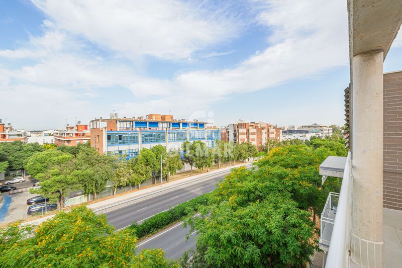 Foto f6b63c80-4636-4b59-b627-3072584c4baa. Àtic amb calefacció aparcament piscina a Barriada de Pineda Sevilla