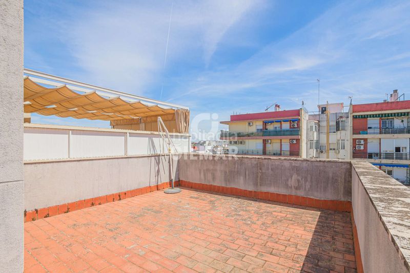 Piso en San Pablo. Se presenta este atractivo piso en nervión, una de las zonas más