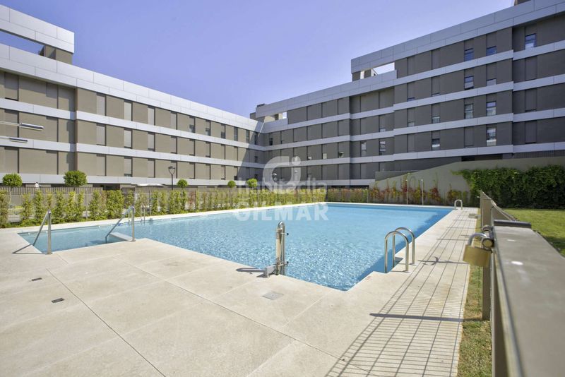 Foto 66b50ce9-1d24-459e-92f5-41af230f7d07. Planta baixa amb calefacció aparcament piscina a Tomares