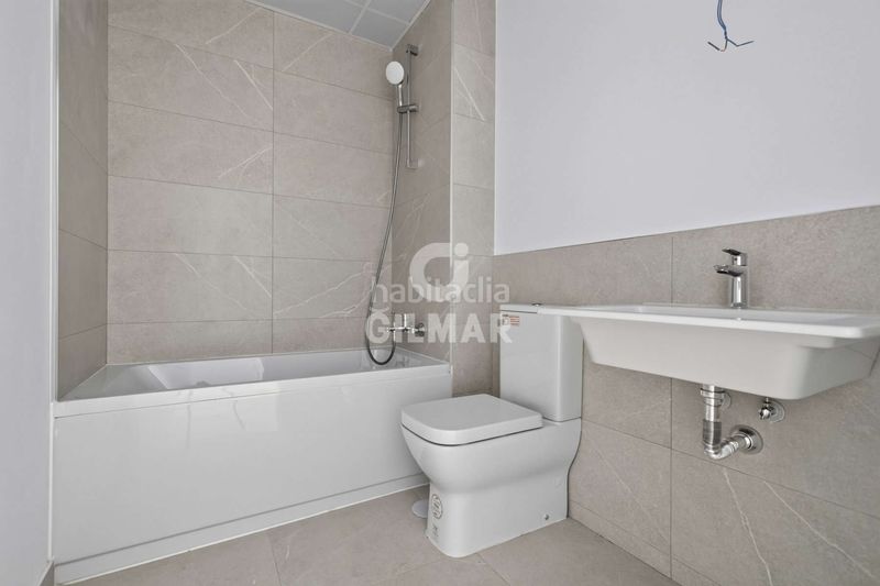 Foto c250e10b-c8db-4a54-994f-426266be4ba4. Planta baixa amb calefacció aparcament piscina a Tomares