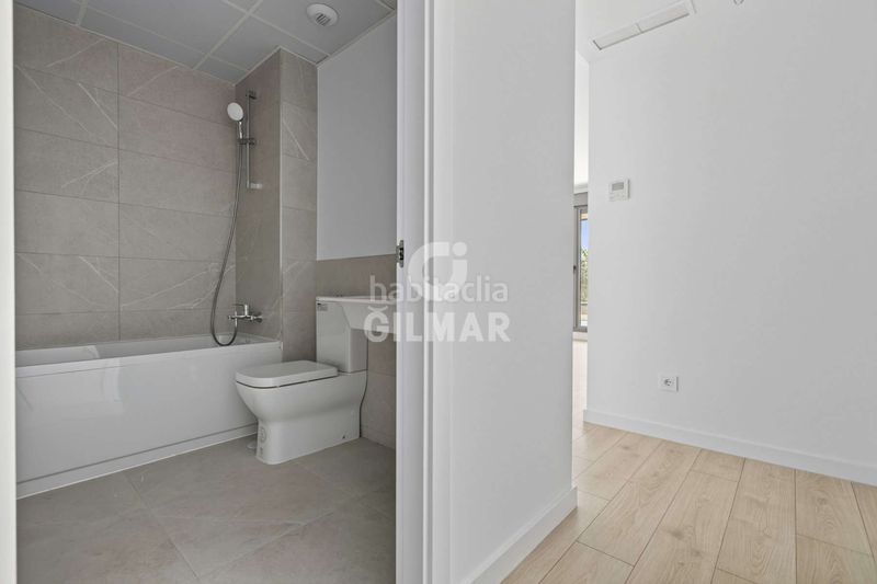 Foto cd6d8c50-7f4c-4f67-b474-4c4577f80270. Planta baixa amb calefacció aparcament piscina a Tomares