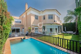Chalet à Olivar de Quintos. Descubre la definición de exclusividad en este impresionante cha