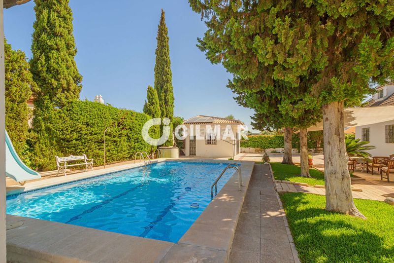 Foto bdf8a55d-0421-4646-b2dd-13ebcfe5cc93. Xalet amb calefacció aparcament piscina a Condequinto Montequinto