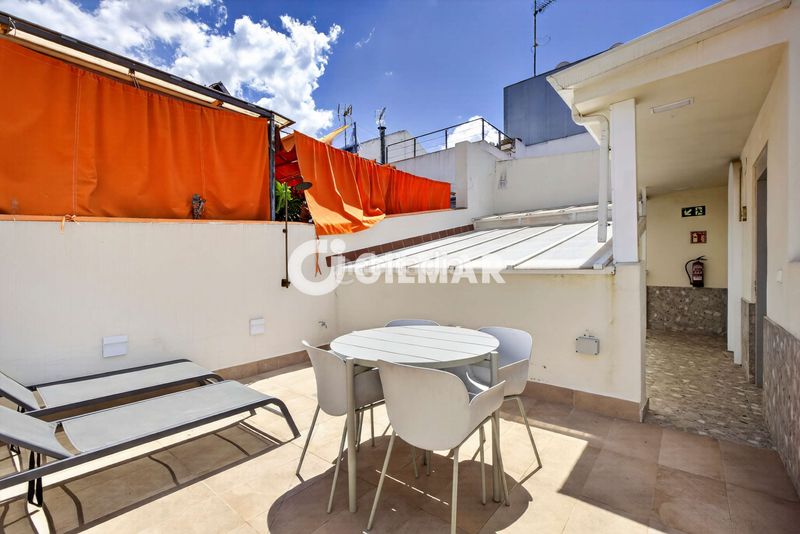Foto a08ac3e5-1777-46e5-a908-b8c12bd83053. Casa adossada amb calefacció a San Lorenzo Sevilla