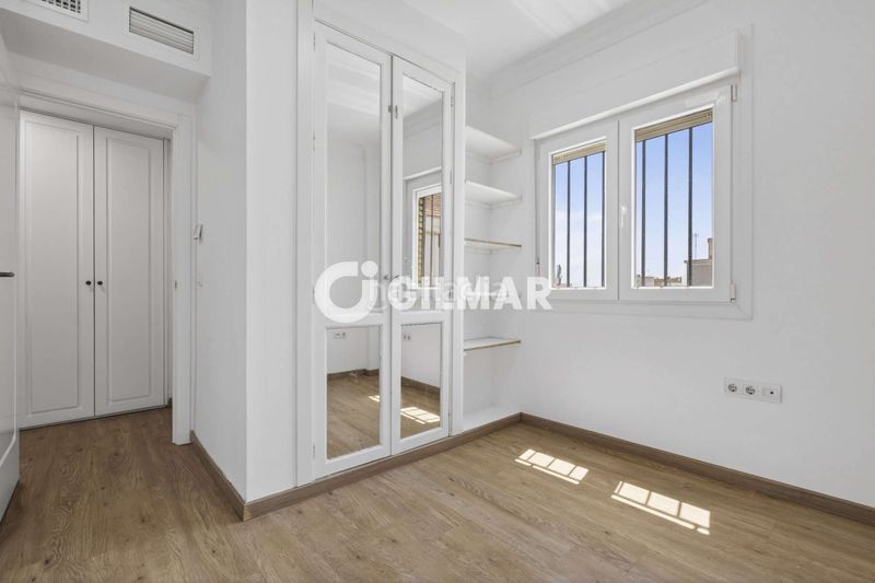 Foto 13573d83-d313-438e-8e24-91b3388ad952. Pis amb calefacció aparcament a Los Remedios Sevilla