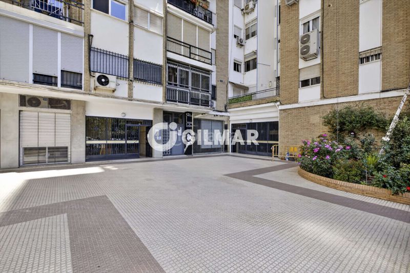 Foto a3ff6ef5-b628-4ff5-bbd9-91715e0bcf41. Pis amb calefacció aparcament a Los Remedios Sevilla