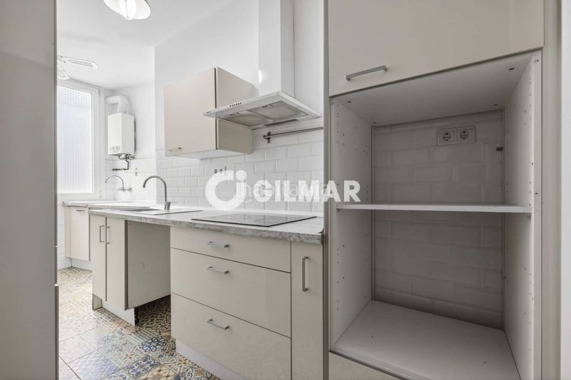 Foto ab10cff0-36c9-478c-ba66-e015dd2c9218. Pis amb calefacció aparcament a Los Remedios Sevilla